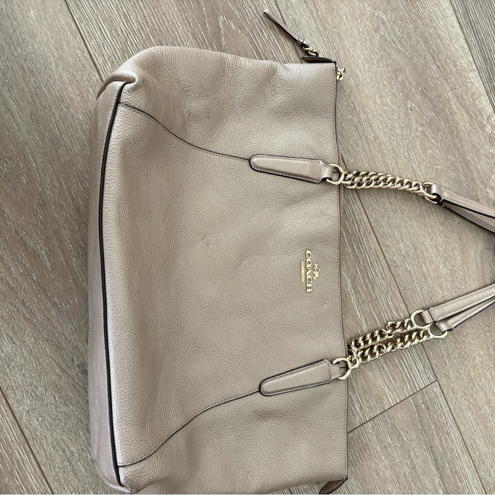Coach Beige Leather Shoulder Bag with Gold Chain - Picture 5 of 11